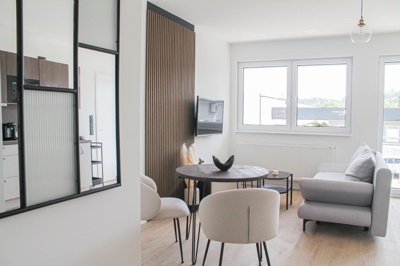 Special Apartment - Stadtnah, Balkon, Parkplatz, E-Ladestation, Gitterbox Fuer Fahrraeder, Fitnessstudio Koblenz  Exterior foto