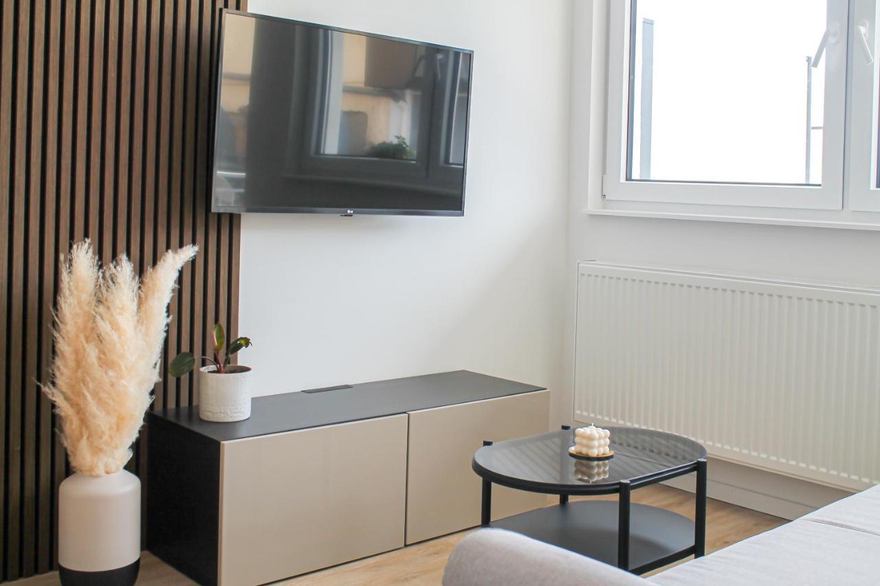 Special Apartment - Stadtnah, Balkon, Parkplatz, E-Ladestation, Gitterbox Fuer Fahrraeder, Fitnessstudio Koblenz  Exterior foto
